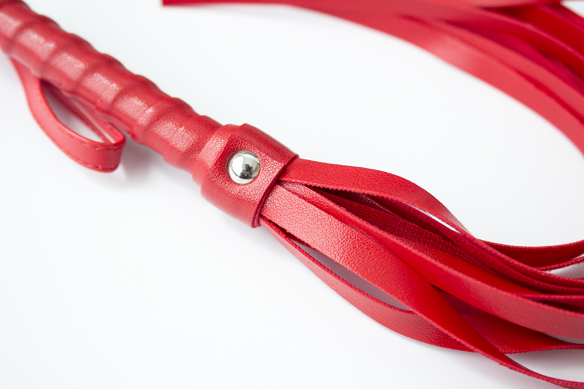 Naughty Toys Red Medium size flogger whip 45 cm - Image 3