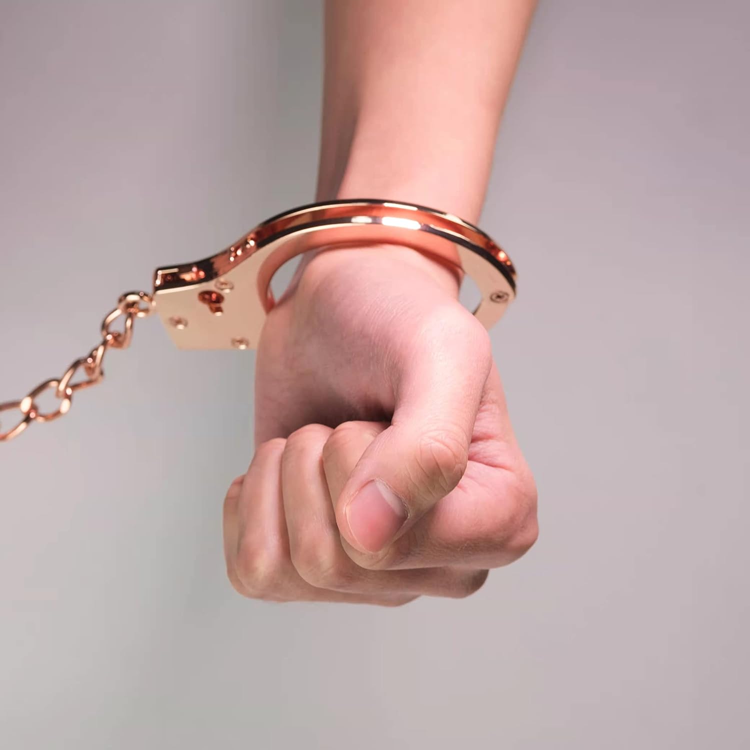 NAUGHTY TOYS Gold plated heavy handcuffs with black fur - Image 11